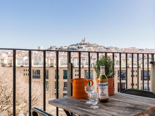 . Le Ptit Jaune- Terrasse sur le Vieux Port