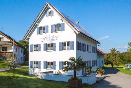 Ferienhaus Regina - Apartment - Walkertshofen