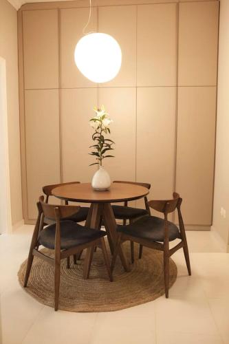 Chic & Comfortable Central Apart, close to National Archeological Museum!, Athènes