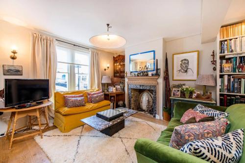 Characterful & Stylish 3 Bed House - Battersea 
