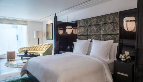 Four Seasons Hotel London at Ten Trinity Square - image 4