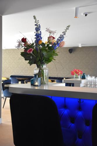Blue Mansion Hotel - image 2
