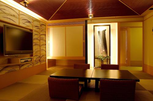 room detail thumbnail 0