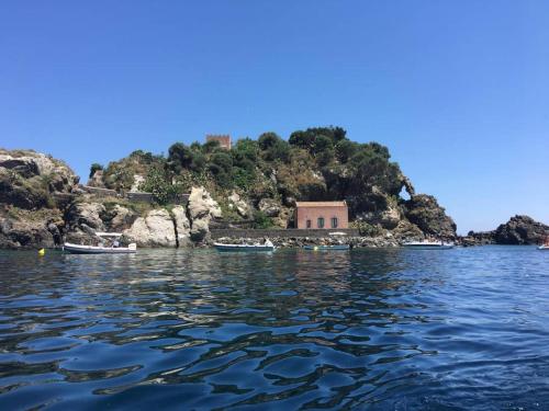 CESARE Guest House – Aci Trezza, CA