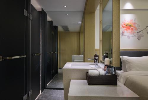 Paco Hotel Guangzhou Jiangtai Road Metro Branch – Guangzhou (Canton), IA