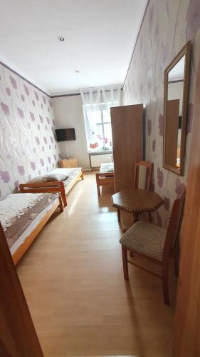 Economy Triple Room with Shared Bathroom