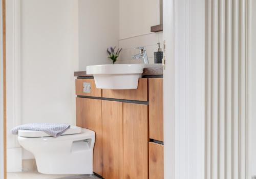 The Lochside House Residence - image 12