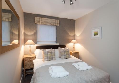 The Botanist Apartment Edinburgh Old Town 2 Bedroom Lift Parking previously The Parkgate Residence - image 3