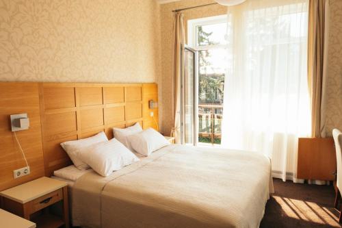 Superior Double or Twin Room image 7