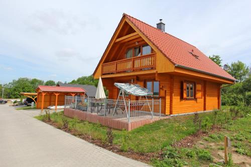 . Ferienhaus mit 3 Schlafraeumen Tollenseheim SEE 9911