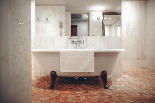 Leopolis Hotel - image 13