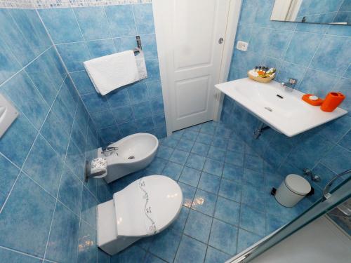 Double Room with Private Bathroom image 6