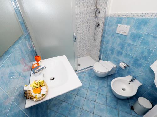 Double Room with Private Bathroom image 5