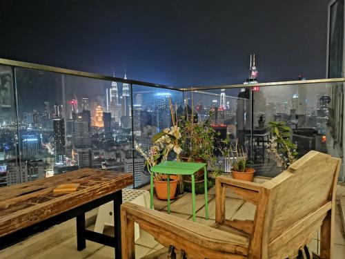 balkon/terras, Penthouse on 34 - The Highest Unit and Best Views in Regalia & Private Rooftop Terrace in Chowkit / Putra WTC