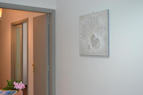 Regis Rooms - image 10