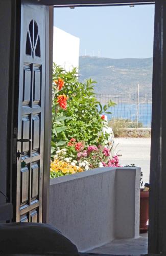 Christos rooms milos - image 5