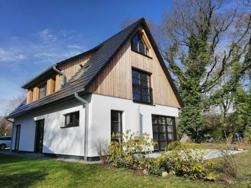 Darßer Strandgut - Haus Ahrenshooper Holz in Ahrenshoop, Deutschland