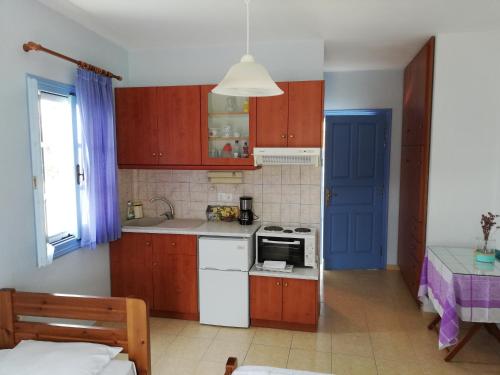 Konyha, Blue House in Acherounes