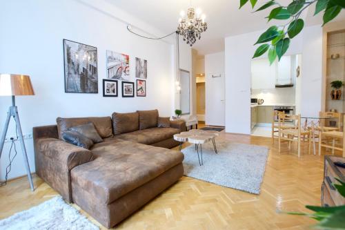 Standard Apartment by Hi5 - Madách Imre 1 4