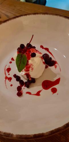 The George at Nunney - image 11