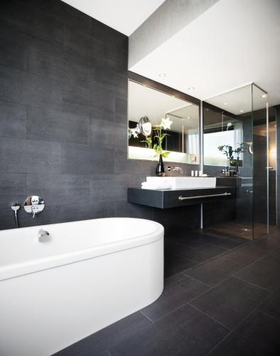 ห้องน้ำ, โรงแรมโมเวนปิค ชตุทท์การ์ท แอร์พอร์ต (Mövenpick Hotel Stuttgart Airport) in สตุทการ์ท