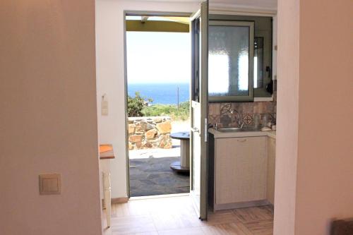  Stoned Moon House Next to the Elafonisi Beach, Ferienwohnung in AmigdhalokeFálion