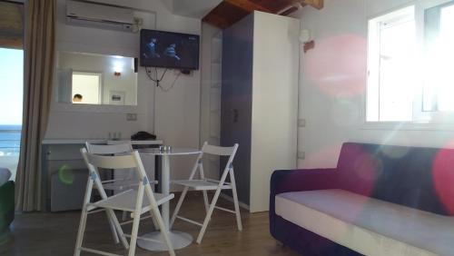 Hotel Beach Restaurant Fabio in Qazim Pali
