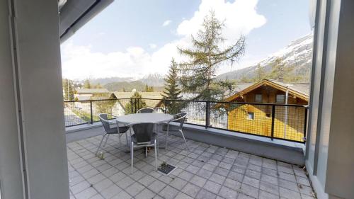 Apartment with Lake View image 10