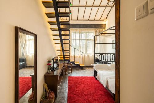 Deluxe Family Suite image 3