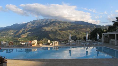  Sunrise Mediterranean House in Exópolis