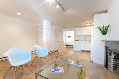Big Bright 1 BR at U/Shaw + 14th on Quaint Swann thumb 2