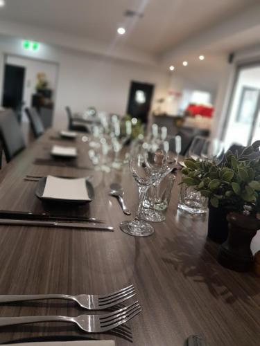 ห้องอาหาร, The Avenue Inn in นาราคูร์ท