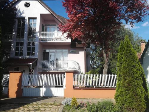 Bence apartmanház, Pension in Hajdúszoboszló