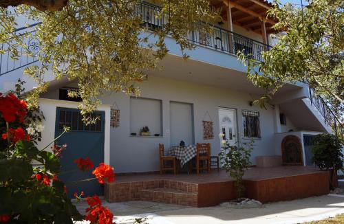 Mina Apartments - Καλίδονα
