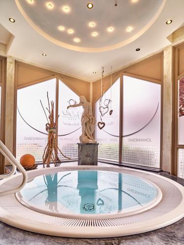 熱水浴缸, Wohlfühlhotel zur Post (Wohlfuhlhotel zur Post) in 朗多夫