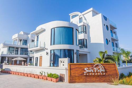 Sun Palm near Twin-Hearts Stone Weir