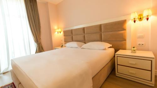 Double or twin room, deluxe, balcony
