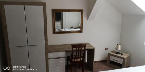 2 twin beds