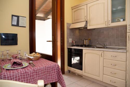 Kitchen, Camping Village La Pineta in San Vito Lo Capo