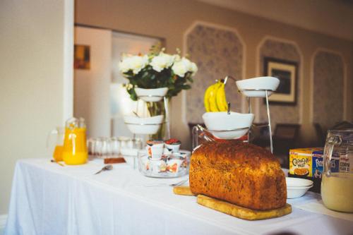 Sunninghill Hotel - image 8