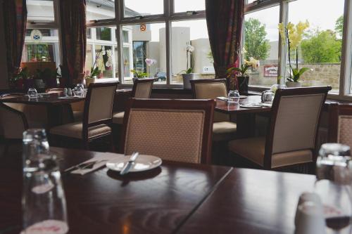 Sunninghill Hotel - image 2