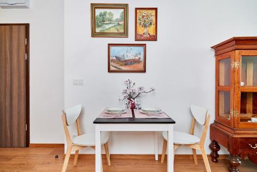 Vintage Apartment in New Estate with PARKING - Krzyki Wrocław by Noclegi Renters, Vratislav (fotografie 3)