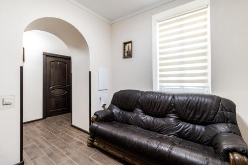 One-Bedroom Apartment image 7