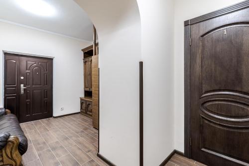 One-Bedroom Apartment image 4