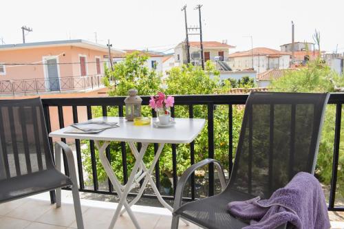  Lemon Studio only 150m to the beach in Finikounda