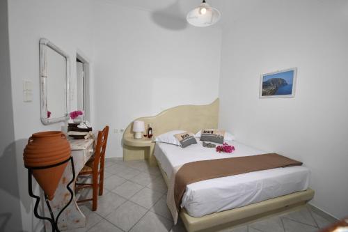Philoxenia Hotel & Studios – Perissa, UT