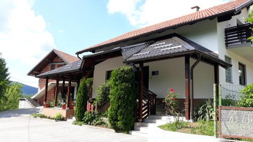  House Zlatko in Selište Drežničko