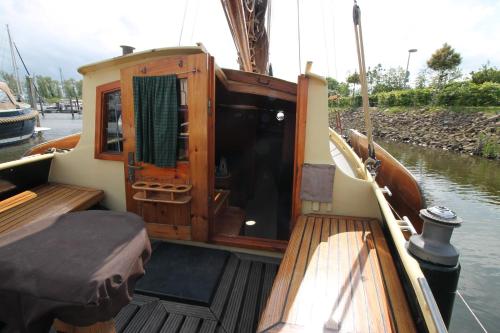 Boat and Breakfast