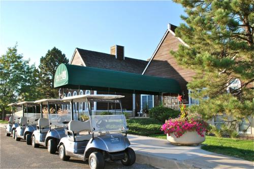 Lone Tree Golf Club and Hotel Located in Englewood, Lone Tree Golf Club and Hotel is a perfect starting point from which to explore Englewood (CO). The property features a wide range of facilities to make your stay a pleasant expe