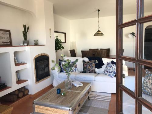  Tranquil Benagil sea view apartment with panoramic roof terrace and 2 pools, 200m from beach, on Hanging Valleys Trail in Lagoa